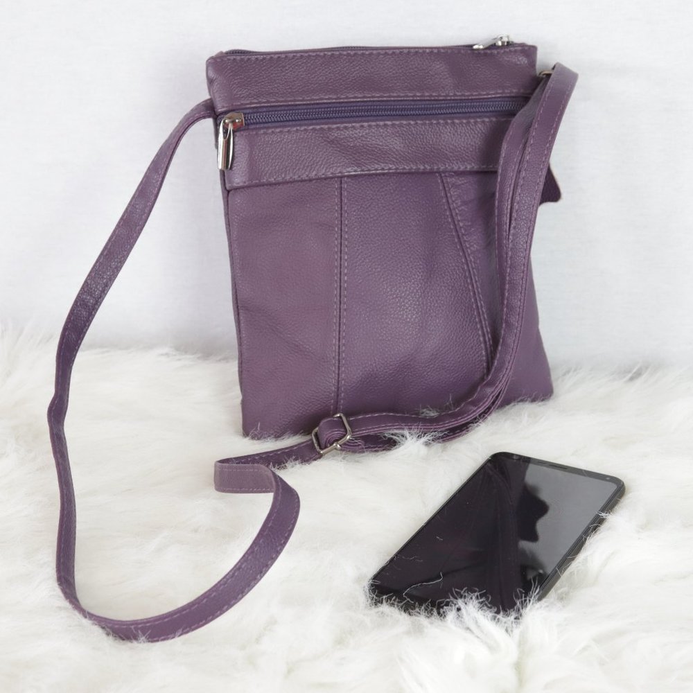 NWOT Unbranded Leather Crossbody Pouch Style Bag